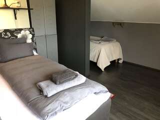 Отели типа «постель и завтрак» B&B Pajula Ярвенпяа Четырехместный номер эконом-класса с общей ванной комнатой-2